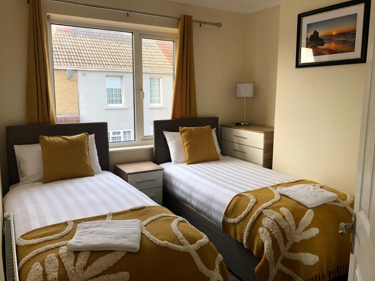 Edinburgh Street Home - Beautiful House With Free Parking And Wifi, Equipped With Comfy Furnitures Swindon Dış mekan fotoğraf